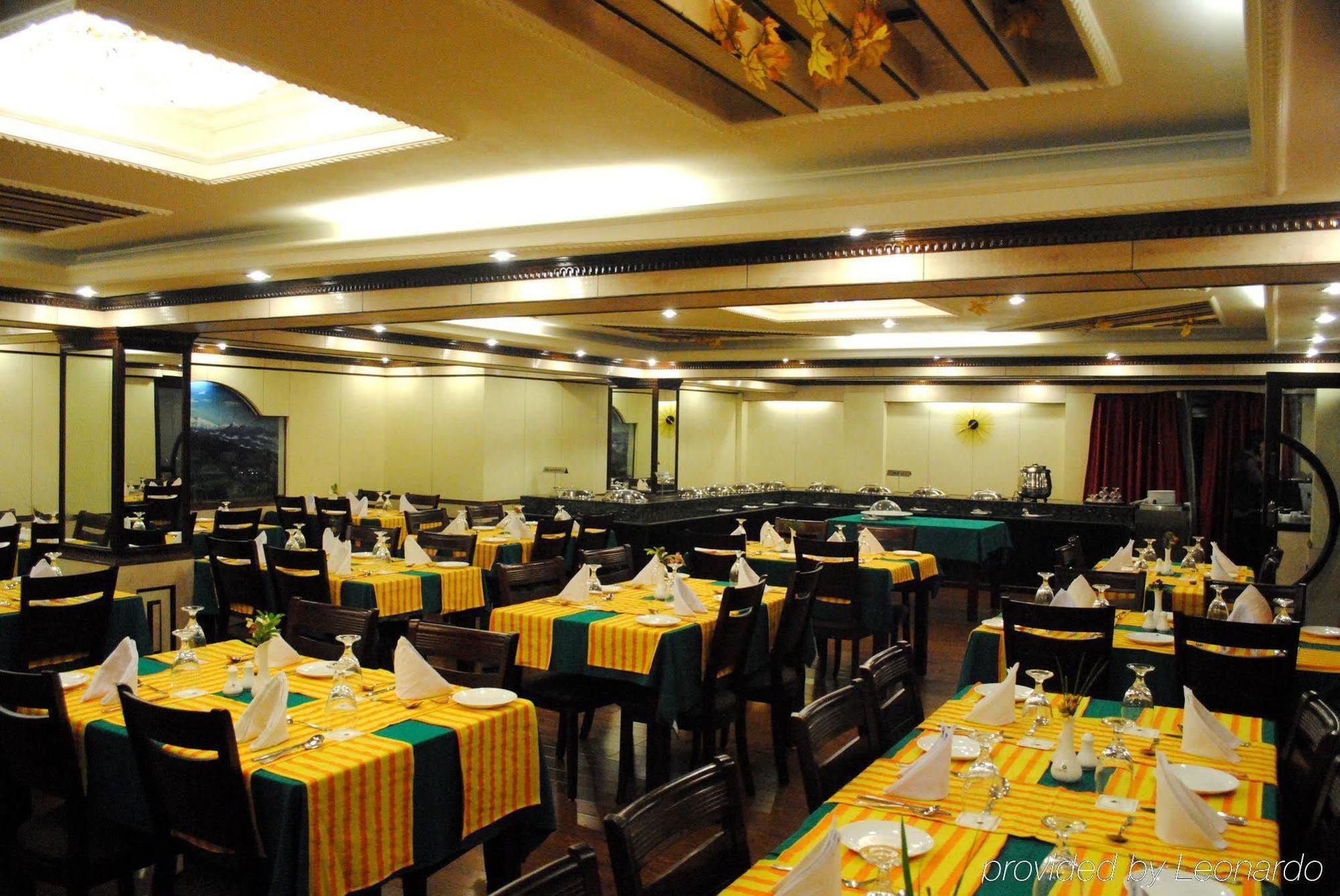 R.J.Resorts Darjeeling  Restaurant foto